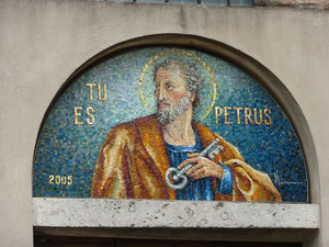 St-Pierre, au fronton de l'église San-Pietro de Montale