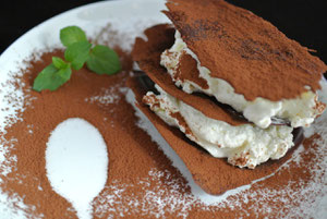 Fertig ist die Pfefferminz-Eis-Lasagne