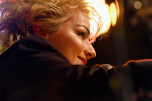 Die Tina Turner Show für Ihr Firmenevent, Stadtfest, Gala, Ball oder private Festlichkeit - präsentiert Tina Rogers und die Torsten Witt Band. 
