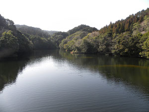 　　　　　　　　　　　　　　勝浦湖