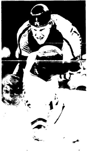 Keith Moreland tags out Dave Concepcion on a third-inning throw from Greg Gross.