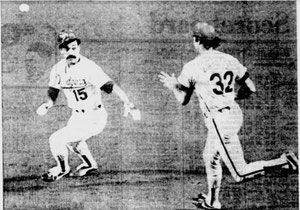 Steve Carlton traps Davey Lopes during a third-inning rundown.