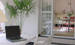 Ferienwohnung Valencia, Villa Gandia Hills, Wintergarten und Laptop