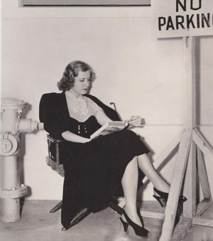 on the set of "When Tomorrow Comes"