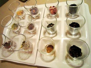 全く謎の芸術ですね! それとも化学実験?