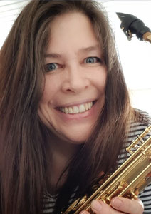 Steffi W.---Tenor-Saxophon/Schriftwartin Stapel