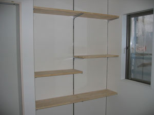 ブラケット式の棚　ブティックと同じです。