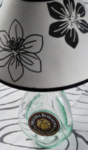 LTVR - lampada da tavolo - base Vecchia Romagna 75cl - attacco lampadina E27 - Dettaglio cappello floreale