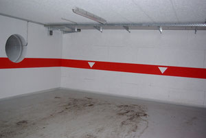 Warnmarkierungen in der Tiefgarage
