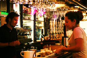 Cafészenen Pyrenäen, copyright Nathalie Arun