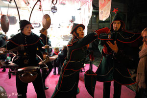 Madame et Monsieur Sapin (Compagnie SDF) - Marché de Noël sur le parvis de la Cathédrale - Rouen - France - Décembre 2011