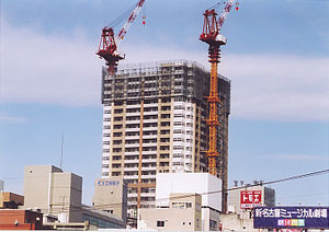 名古屋ルーセントタワー 地上40階(駅北で工事中)