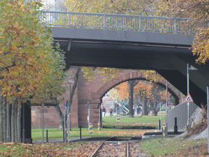 Mainufer, Trasse der Hafenbahn 