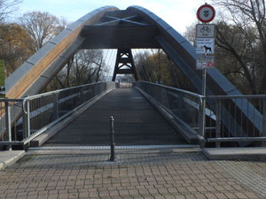 Fußgängerbrücke zur Insel (Ziegenwerder)