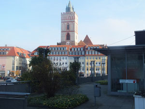 Vom Oderturm mit Blick auf die Kirche am Oberkirchenplatz (Museum für Junge Kunst)