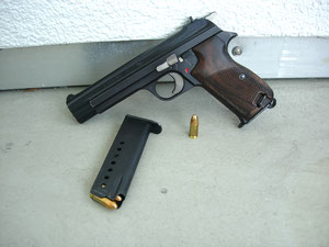 Ordonnanzpistole: Pistole 49 (SIG P210)