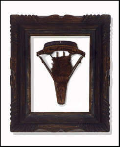 Vulve velue — fer, métal et fourrure — non disponible