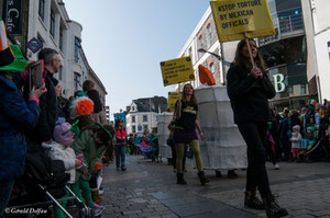 Galway, parade de la St-Patrick, Amnesty International