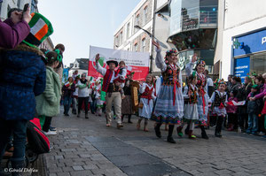 Galway, parade de la St-Patrick, amitié étrangère