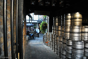 Entrée du plus vieux pub de Dublin, Irlande