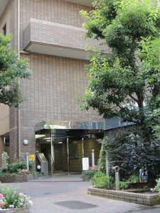 There are two entrances  to Asahi Plaza building - This is the correct entrance for EuroLingual