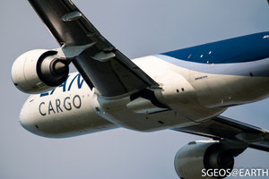 LAN cargo Boeing 777F - Polderbaan 36L-18R [ISO 160 371mm f/5.6 1/1600s]