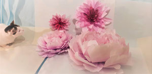 créations fleurs en papier, tonalité roses pastel et fuchsia 
