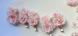 Pince cheveux ornées de petites roses de papier- art papier Paris décoration