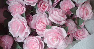 Atelier création Maria'S tête de roses en papier perles 