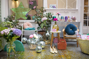 Fleurs en papier pour le Bazar de noël pour la maison Des Petits Hauts Paris