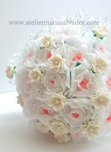Création spéciale décoration mariage ,boule de fleurs en papier crépon et en porcelaine froide, imaginer sa décoration avec du papier