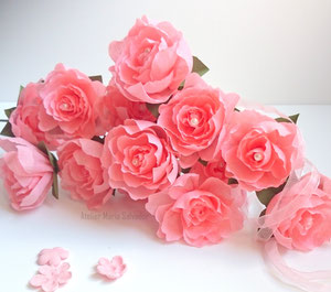 Création de fleurs en papier crépon pour  la marque de cosmétiques LOGONA, réalisation de roses en papier personnalisées