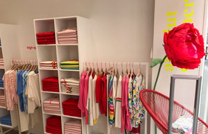 Pour Absolut CASHMERE-Paris, pivoine géante en papier crépon spécial fleuriste.