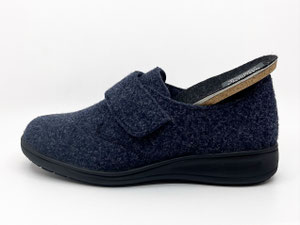 Solidus model nr 08 - € 110.00 (uitneembaar voetbed) pantoffel met velcro