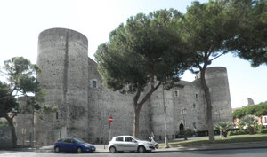 Le castello Ursino qui abrite le musée civique, que nous n'avons pas visité.