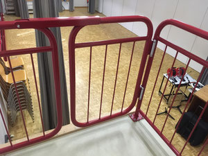 Podestgeländer: Mehrzweckhalle Aegerten