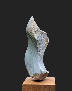 Zonder titel - marmer (Bardiglio) op houten voet - 65 x 35 cm (te koop, prijs op aanvraag)