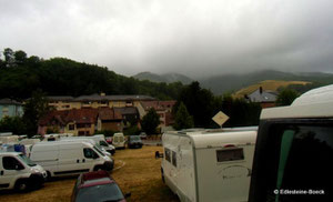 Ein Blick über den Wohnmobilparkplatz....und Regen....