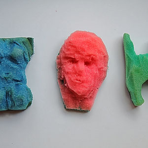 "Scherenschnitt" 5x4x9cm, Putzschwämmchen, 2016