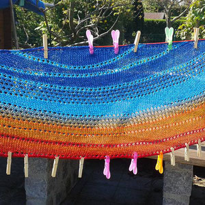 Schal "Sonjas Wave" von Kreativzone Hannover / Wolle: Ara / Verbrauch ca. 145g / gestrickt von Daniela Fischer
