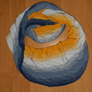 Loop aus "Wintersonne" / gestrickt und fotografiert von Britta Schrader