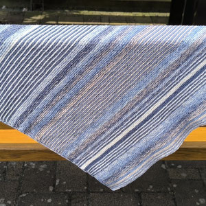 Denim Basic / Tuch gestrickt und fotografiert von Irmtraud Röder