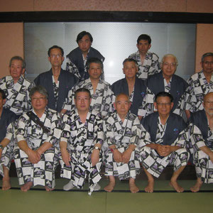 一日目の行程を終え、下呂温泉の湯につかり、さあこれから宴会だぁ。