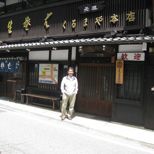 翌日は彫刻用木材を買いに行きました。その前に「そば処・くるまや」で昼食。