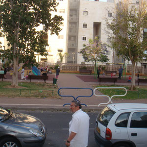 Jardin en bas de l'immeuble