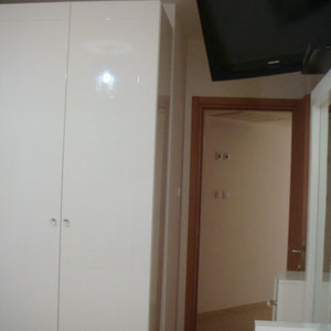 chambre parentale avec TV