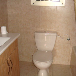 2ème Salle de bain avec baignoire