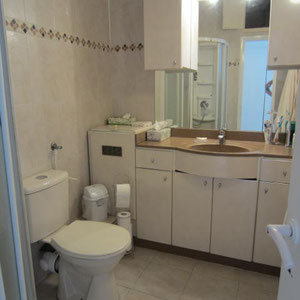 2nd showerbathroom