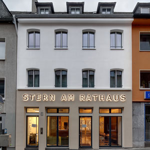 Stern am Rathaus Frontansicht