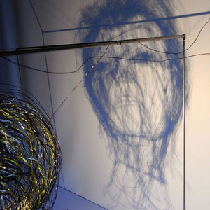 ARC EN LUNE Fabienne Quenard - Portrait fil de fer David Bowie 3D "Heroes" 50x50cm jeu d'ombres